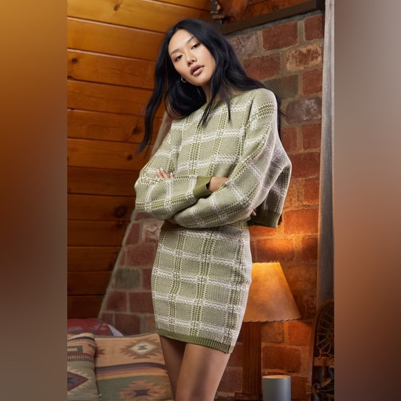Green Plaid Two-Piece Sweater Set - Picture 2 of 9